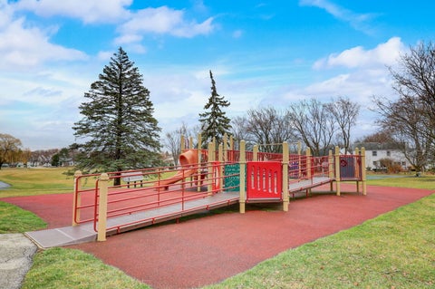 Tiny photo for 917 Burgess Circle, Buffalo Grove, IL 60089 (MLS # 12741524)