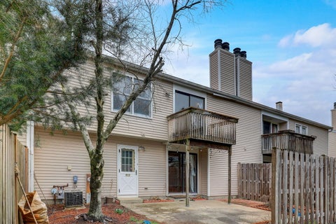 Tiny photo for 917 Burgess Circle, Buffalo Grove, IL 60089 (MLS # 12741524)