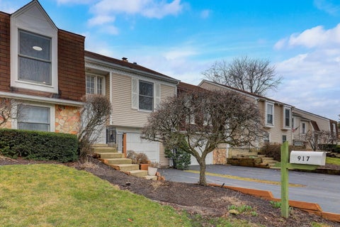 Tiny photo for 917 Burgess Circle, Buffalo Grove, IL 60089 (MLS # 12741524)