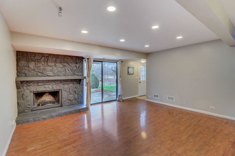 Tiny photo for 917 Burgess Circle, Buffalo Grove, IL 60089 (MLS # 12741524)