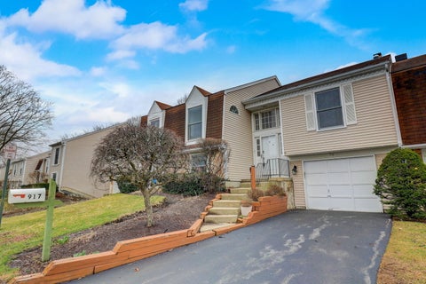 Tiny photo for 917 Burgess Circle, Buffalo Grove, IL 60089 (MLS # 12741524)