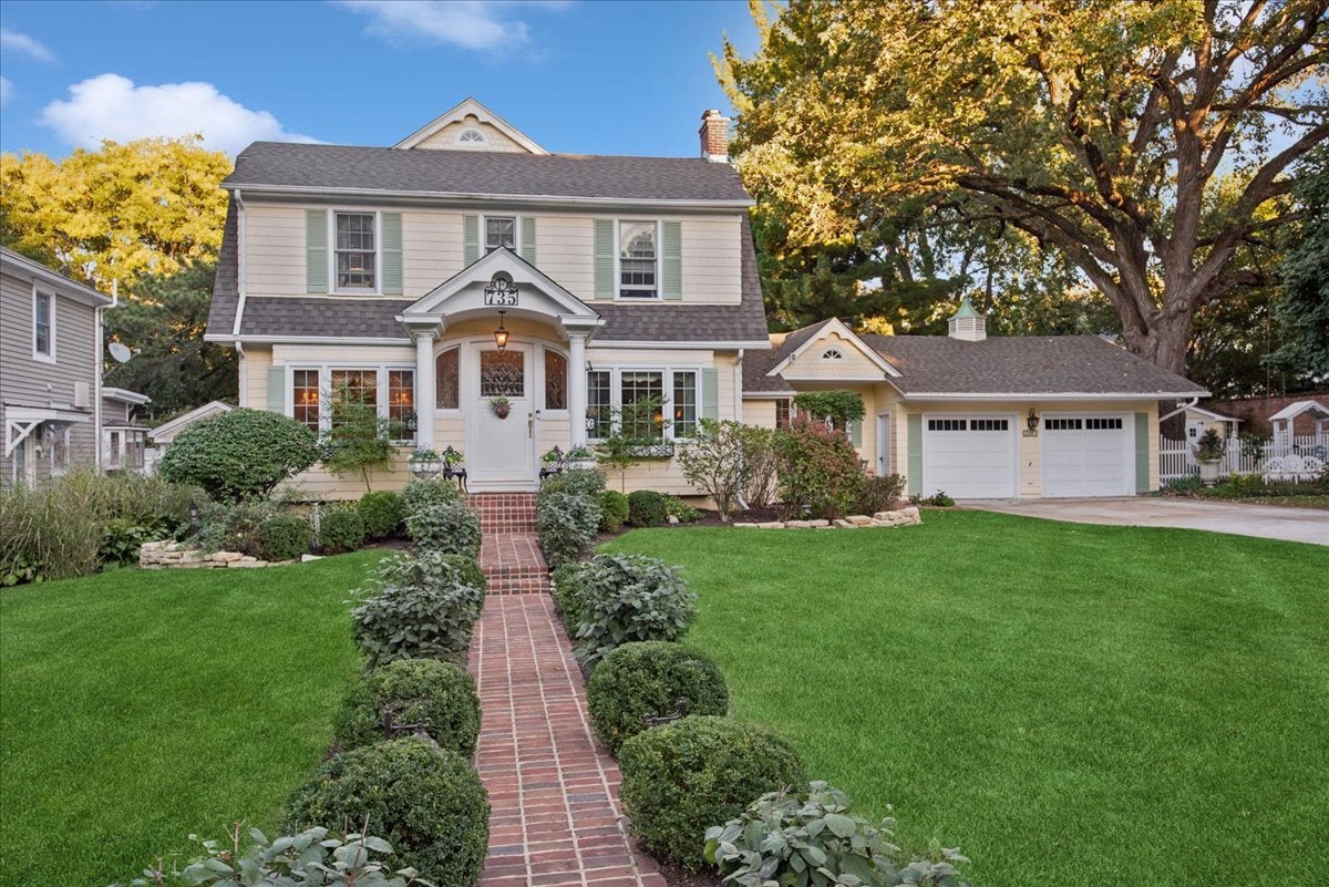 735 Hawthorne Lane