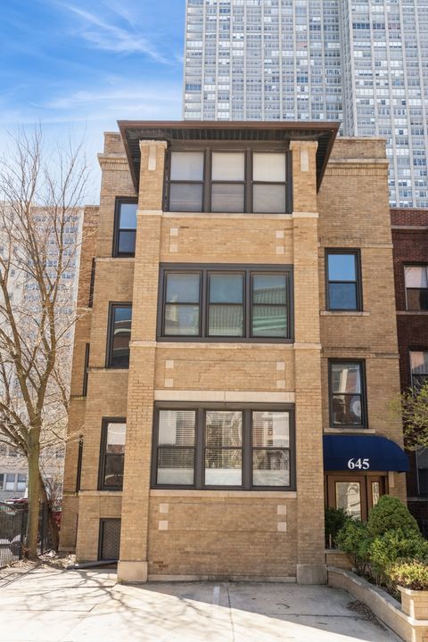 Photo of 645 W Bittersweet Place #1, Chicago, IL 60613 (MLS # 12489346)