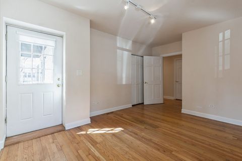 Tiny photo for 645 W Bittersweet Place #1, Chicago, IL 60613 (MLS # 12489346)