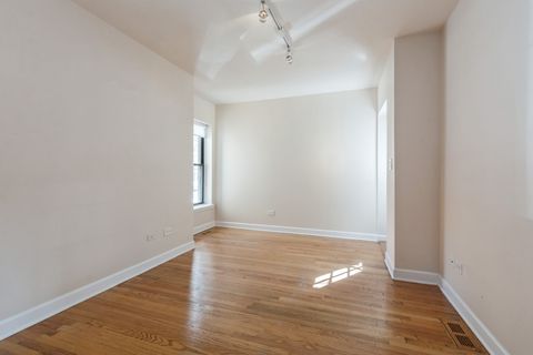 Tiny photo for 645 W Bittersweet Place #1, Chicago, IL 60613 (MLS # 12489346)