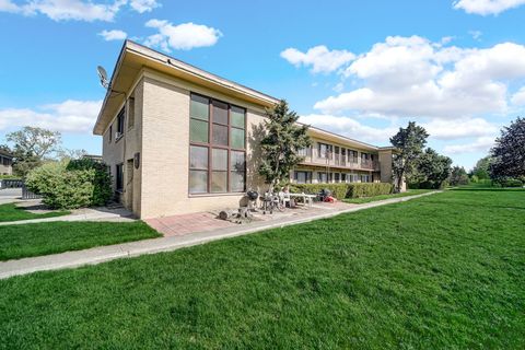 Tiny photo for 38 King Arthur Court #12, Northlake, IL 60164 (MLS # 12634199)