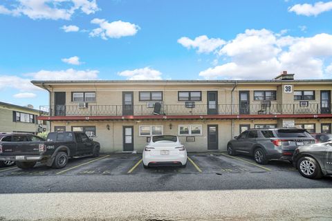 Tiny photo for 38 King Arthur Court #12, Northlake, IL 60164 (MLS # 12634199)