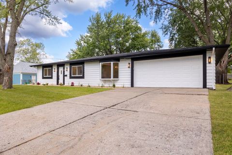 Tiny photo for 4 Circle Court, Montgomery, IL 60538 (MLS # 12493087)