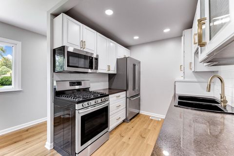 Tiny photo for 4 Circle Court, Montgomery, IL 60538 (MLS # 12493087)