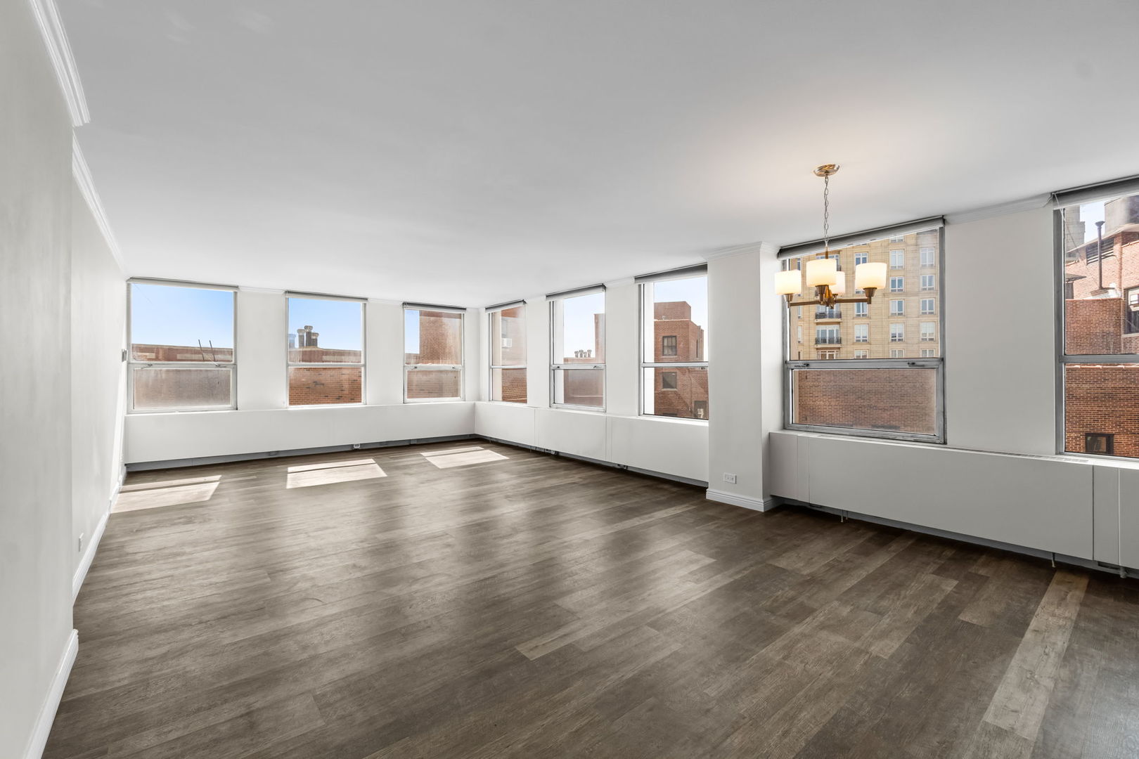 2626 N Lakeview Avenue 1008