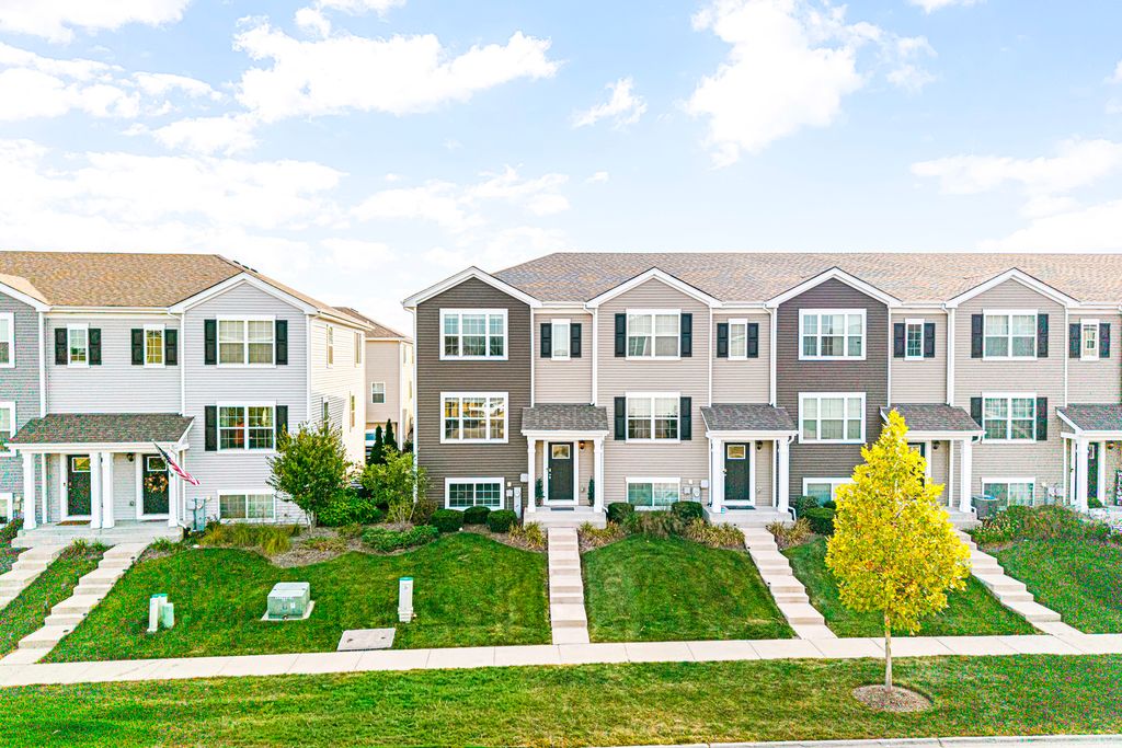 Photo for 2393 Alison Avenue, Pingree Grove, IL 60140 (MLS # 12496767)