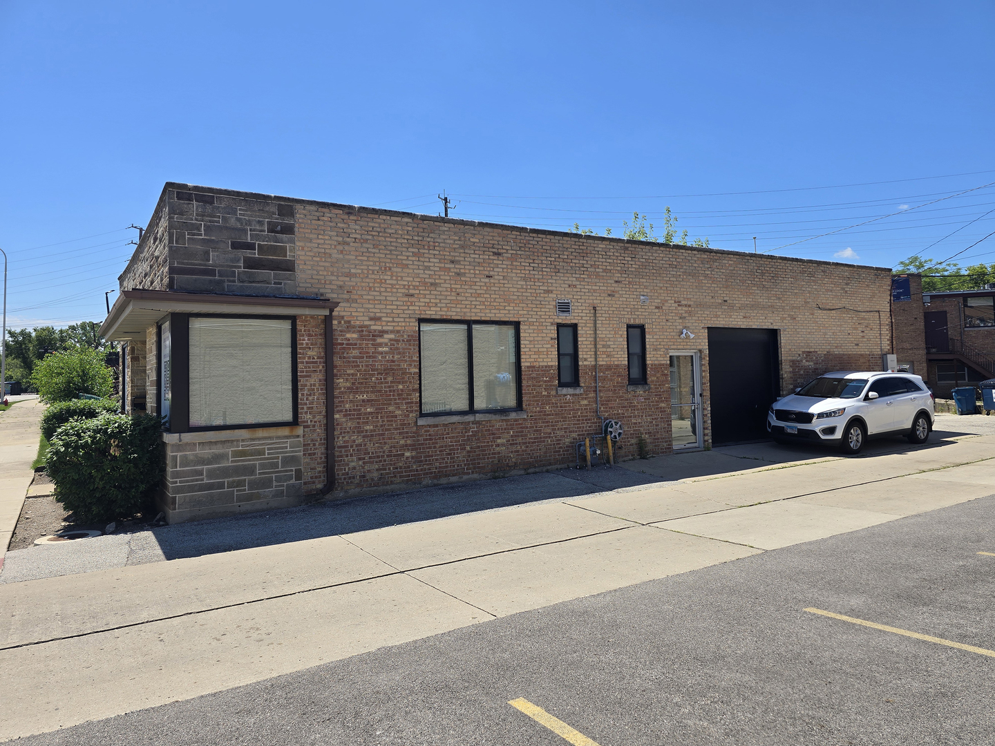 38 N Broadway Street