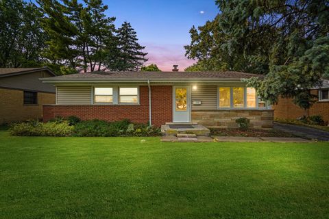 Tiny photo for 706 N Main Street, Mount Prospect, IL 60056 (MLS # 12473777)
