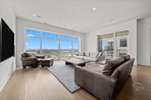 Tiny photo for 195 N Addison Avenue #PH03, Elmhurst, IL 60126 (MLS # 12517102)