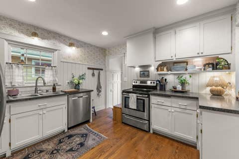 Tiny photo for 1205 E EVERGREEN Street, Wheaton, IL 60187 (MLS # 12731036)