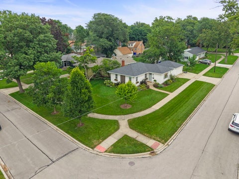 Tiny photo for 1205 E EVERGREEN Street, Wheaton, IL 60187 (MLS # 12731036)