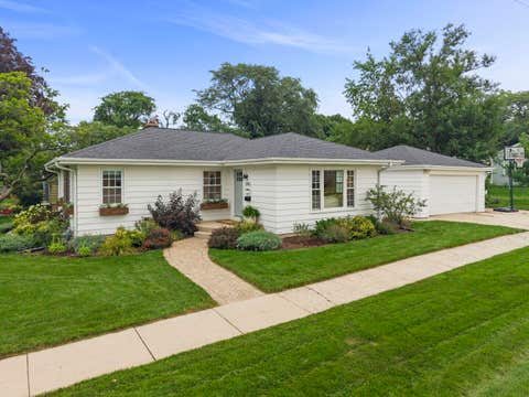 Photo of 1205 E EVERGREEN Street, Wheaton, IL 60187 (MLS # 12731036)