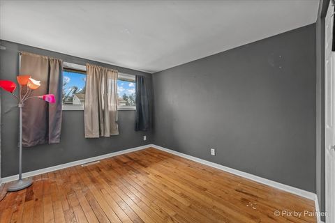 Tiny photo for 1429 Kings Road, Carpentersville, IL 60110 (MLS # 12581746)