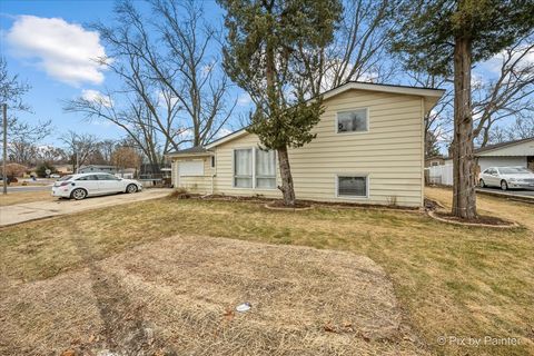 Tiny photo for 1429 Kings Road, Carpentersville, IL 60110 (MLS # 12581746)
