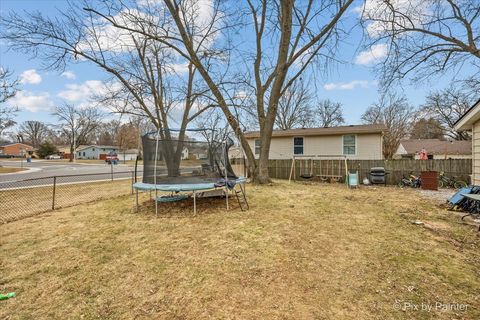 Tiny photo for 1429 Kings Road, Carpentersville, IL 60110 (MLS # 12581746)