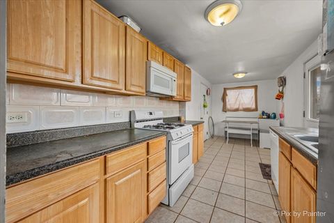 Tiny photo for 1429 Kings Road, Carpentersville, IL 60110 (MLS # 12581746)