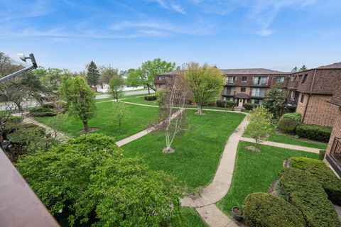 Tiny photo for 408 Kensington Road #E, Mount Prospect, IL 60056 (MLS # 12626745)