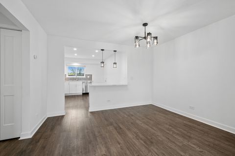 Tiny photo for 408 Kensington Road #E, Mount Prospect, IL 60056 (MLS # 12626745)