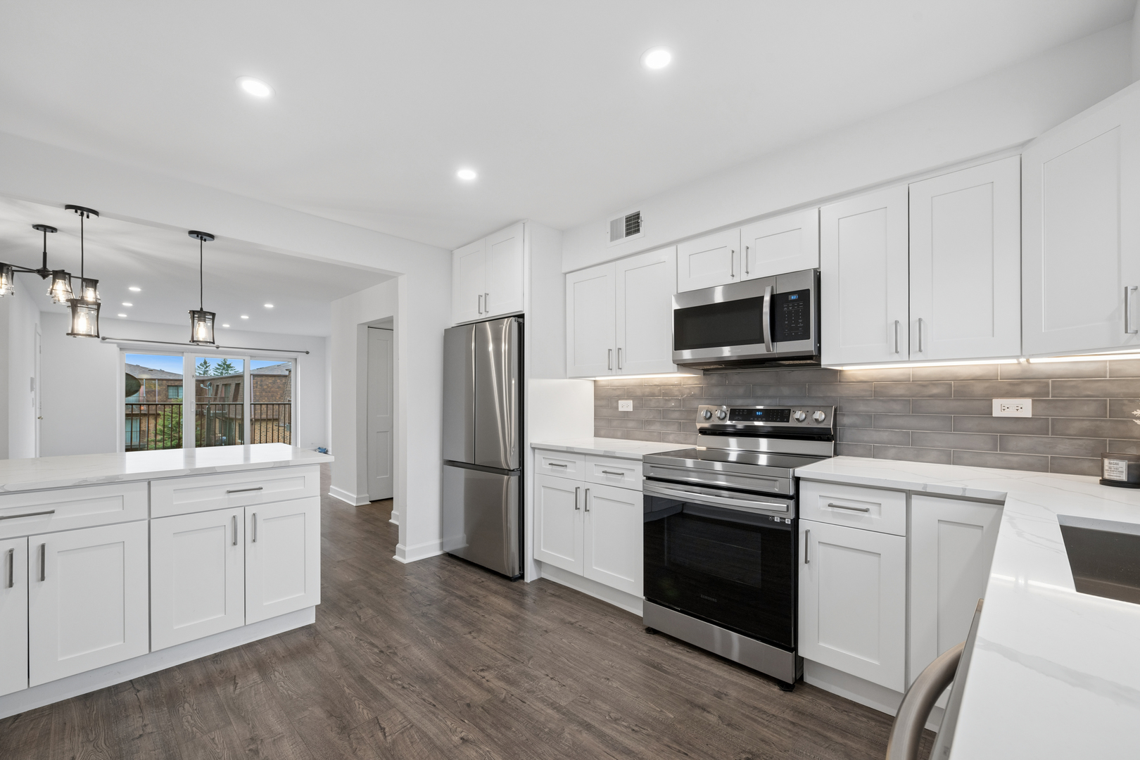 408 Kensington Road E