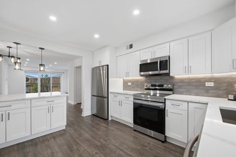 Tiny photo for 408 Kensington Road #E, Mount Prospect, IL 60056 (MLS # 12626745)