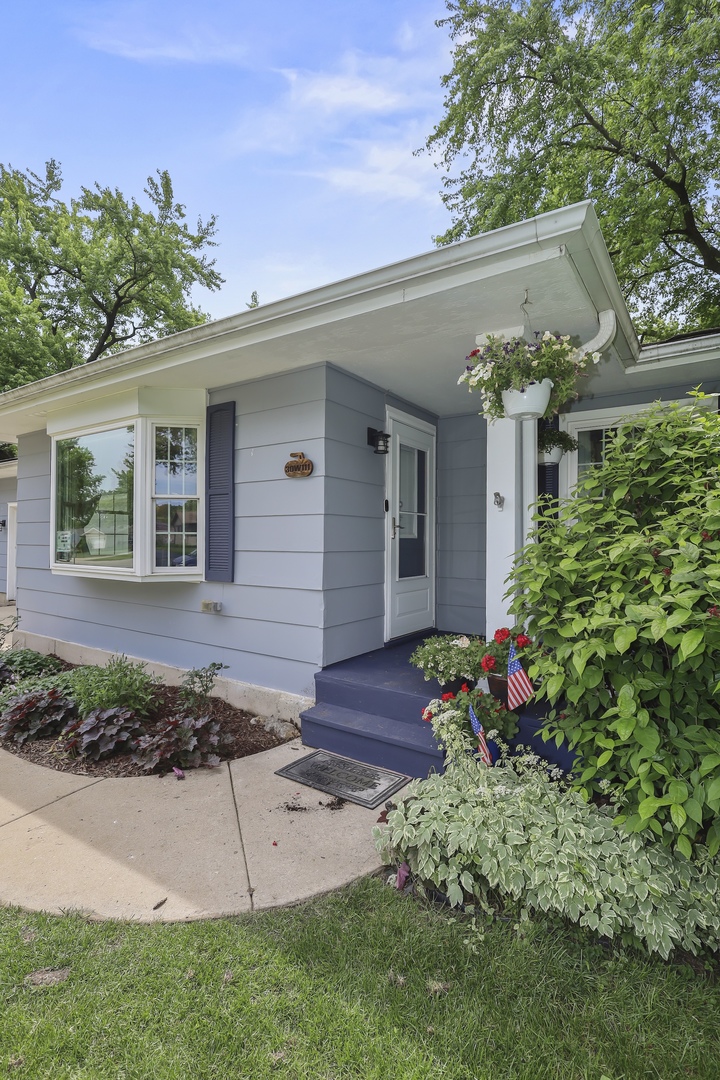 30W111 Bruce Lane