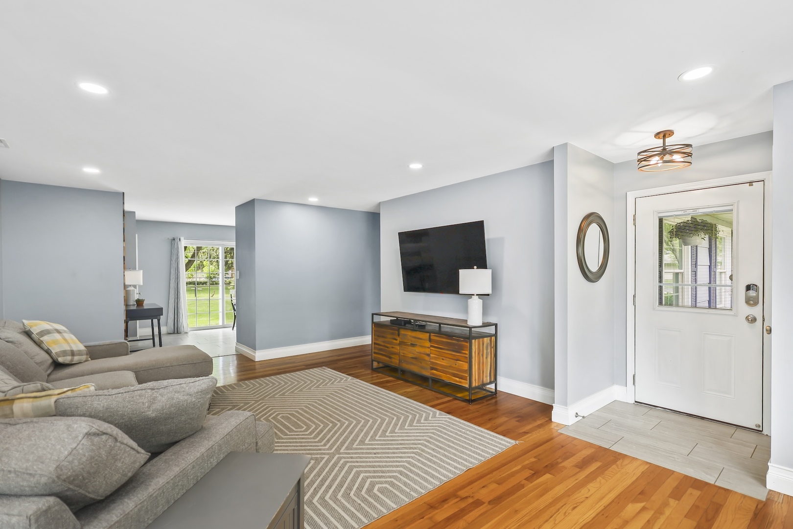 30W111 Bruce Lane