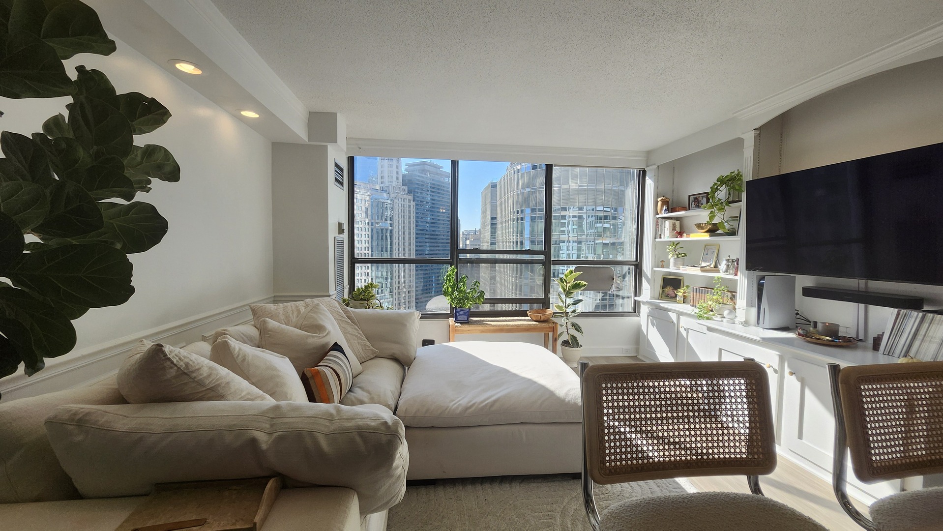 405 N WABASH Avenue 1408