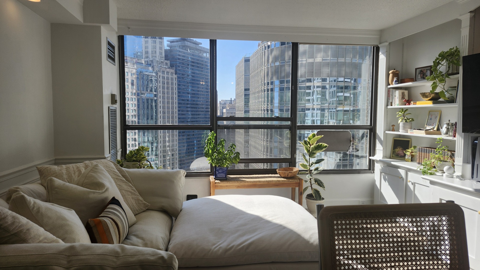 405 N WABASH Avenue 1408