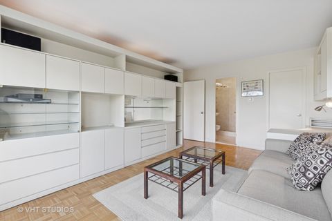Tiny photo for 2970 N Lake Shore Drive #7B-7C, Chicago, IL 60657 (MLS # 12464661)