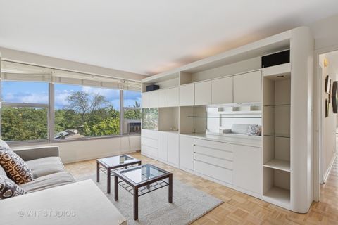 Tiny photo for 2970 N Lake Shore Drive #7B-7C, Chicago, IL 60657 (MLS # 12464661)