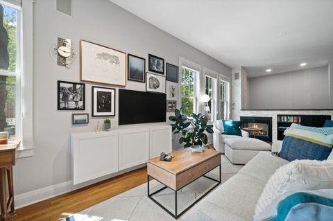 Tiny photo for 1459 W MELROSE Street #1S, Chicago, IL 60657 (MLS # 12632757)