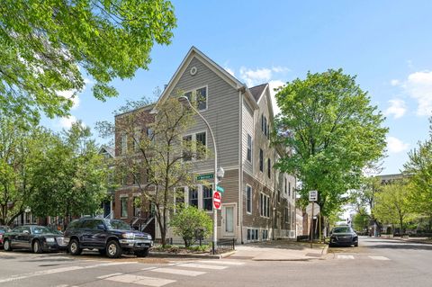 Photo of 1459 W MELROSE Street #1S, Chicago, IL 60657 (MLS # 12632757)