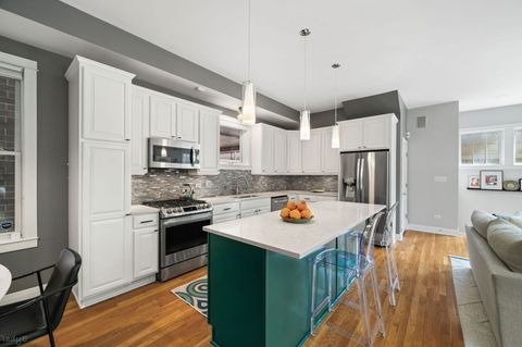Tiny photo for 1459 W MELROSE Street #1S, Chicago, IL 60657 (MLS # 12632757)