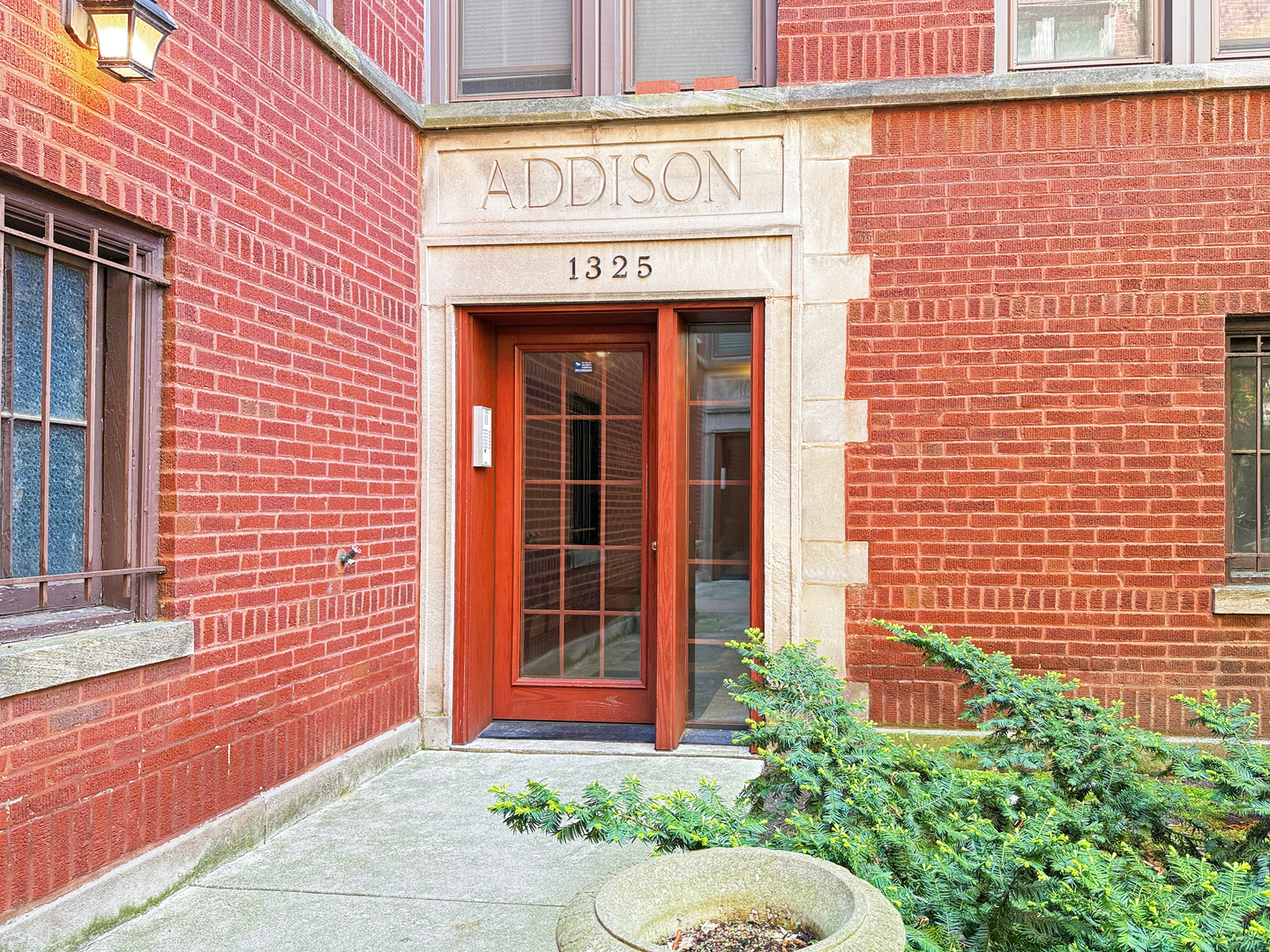 1325 W Addison Street 1A