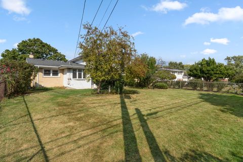 Tiny photo for 147 Lance Drive, Des Plaines, IL 60016 (MLS # 12487208)