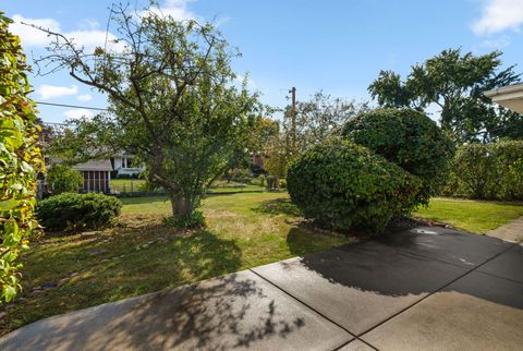 Tiny photo for 147 Lance Drive, Des Plaines, IL 60016 (MLS # 12487208)