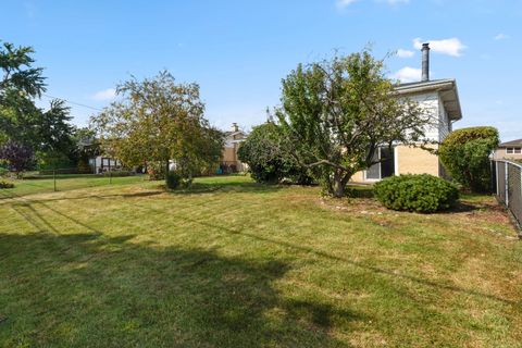 Tiny photo for 147 Lance Drive, Des Plaines, IL 60016 (MLS # 12487208)