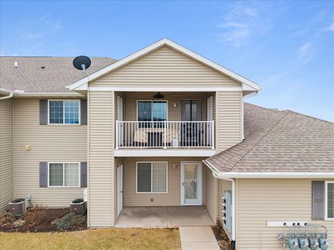 Tiny photo for 340 E Franklin Street #202, Eldridge, IA 52748 (MLS # 12598935)