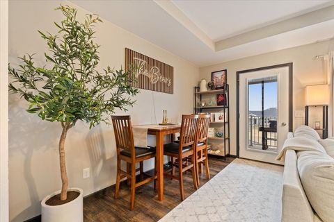 Tiny photo for 340 E Franklin Street #202, Eldridge, IA 52748 (MLS # 12598935)