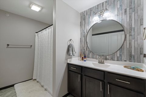 Tiny photo for 340 E Franklin Street #202, Eldridge, IA 52748 (MLS # 12598935)