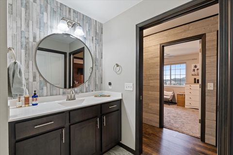 Tiny photo for 340 E Franklin Street #202, Eldridge, IA 52748 (MLS # 12598935)