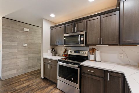 Tiny photo for 340 E Franklin Street #202, Eldridge, IA 52748 (MLS # 12598935)