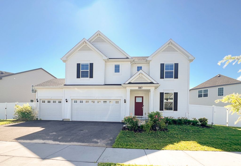 Photo for 387 South Pointe Avenue, South Elgin, IL 60177 (MLS # 12453889)