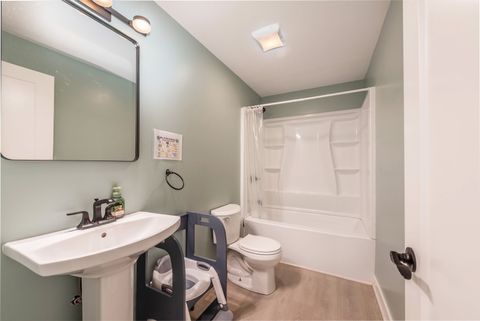 Tiny photo for 387 South Pointe Avenue, South Elgin, IL 60177 (MLS # 12453889)