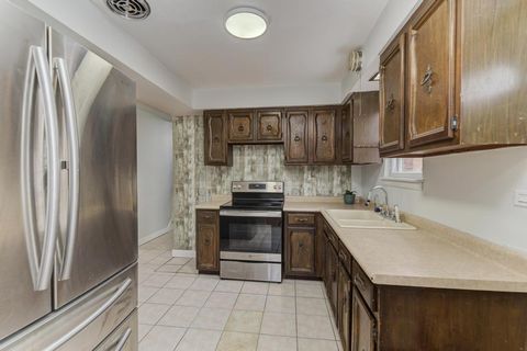 Tiny photo for 8625 43rd Street, Lyons, IL 60534 (MLS # 12679088)